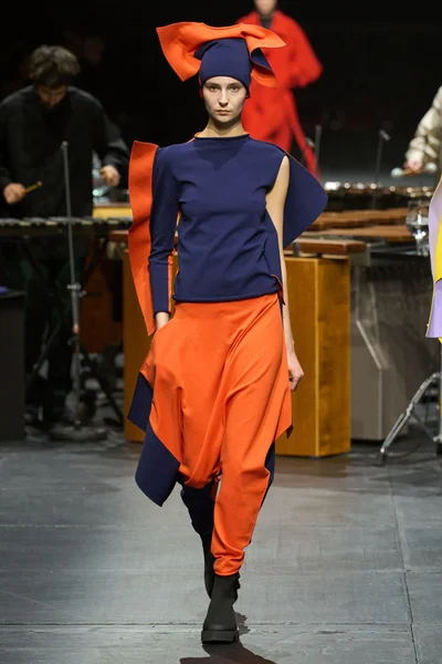 Look 30